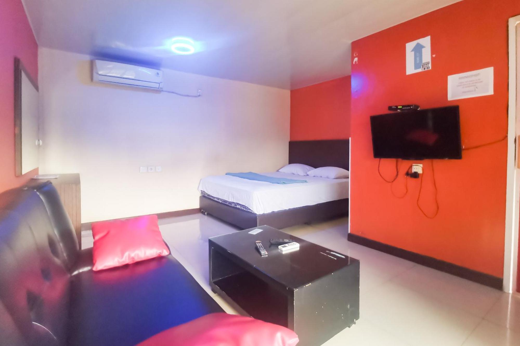 Hotel Container Inn Mitra Reddoorz Gadok Экстерьер фото