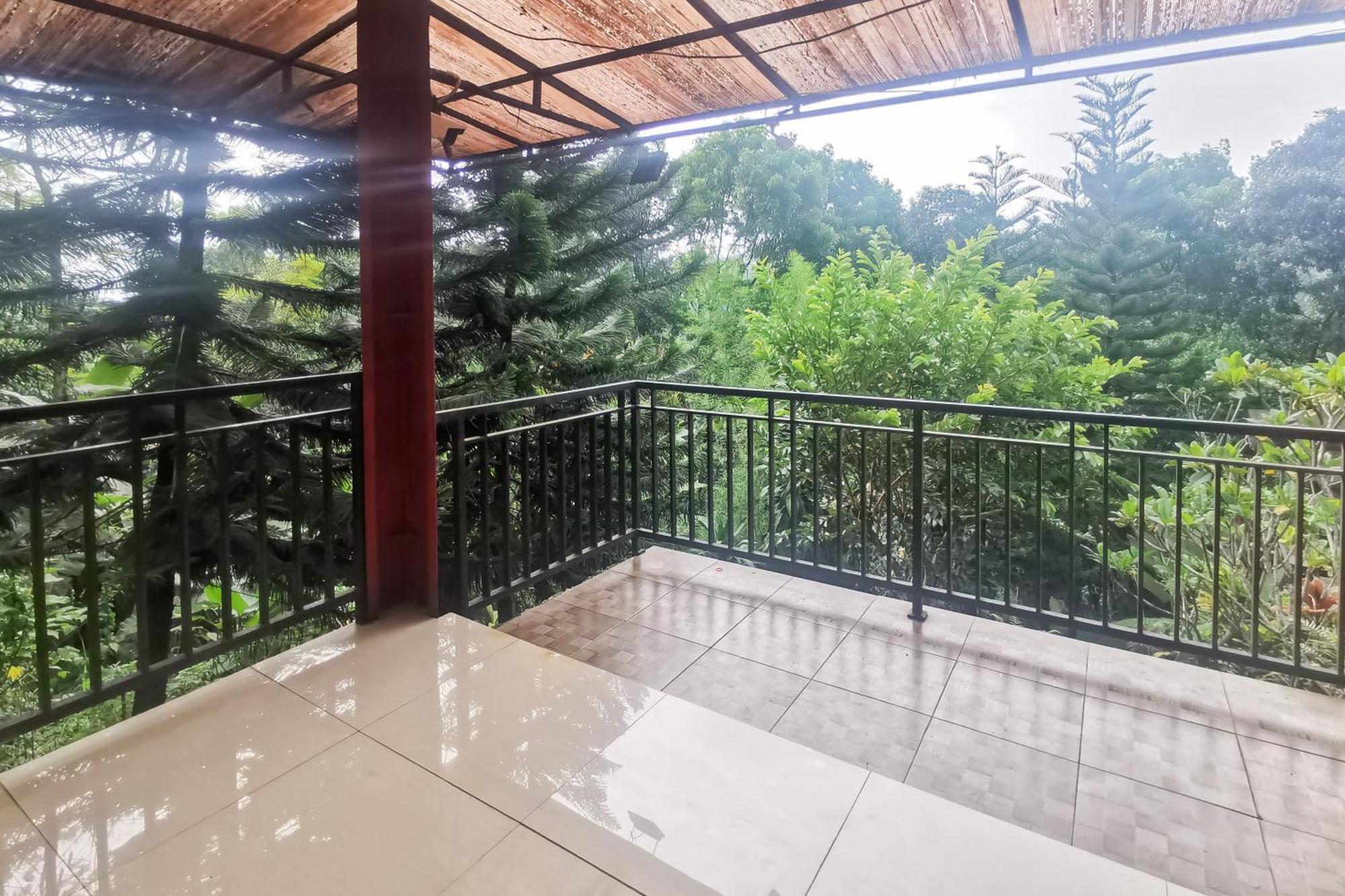 Hotel Container Inn Mitra Reddoorz Gadok Экстерьер фото