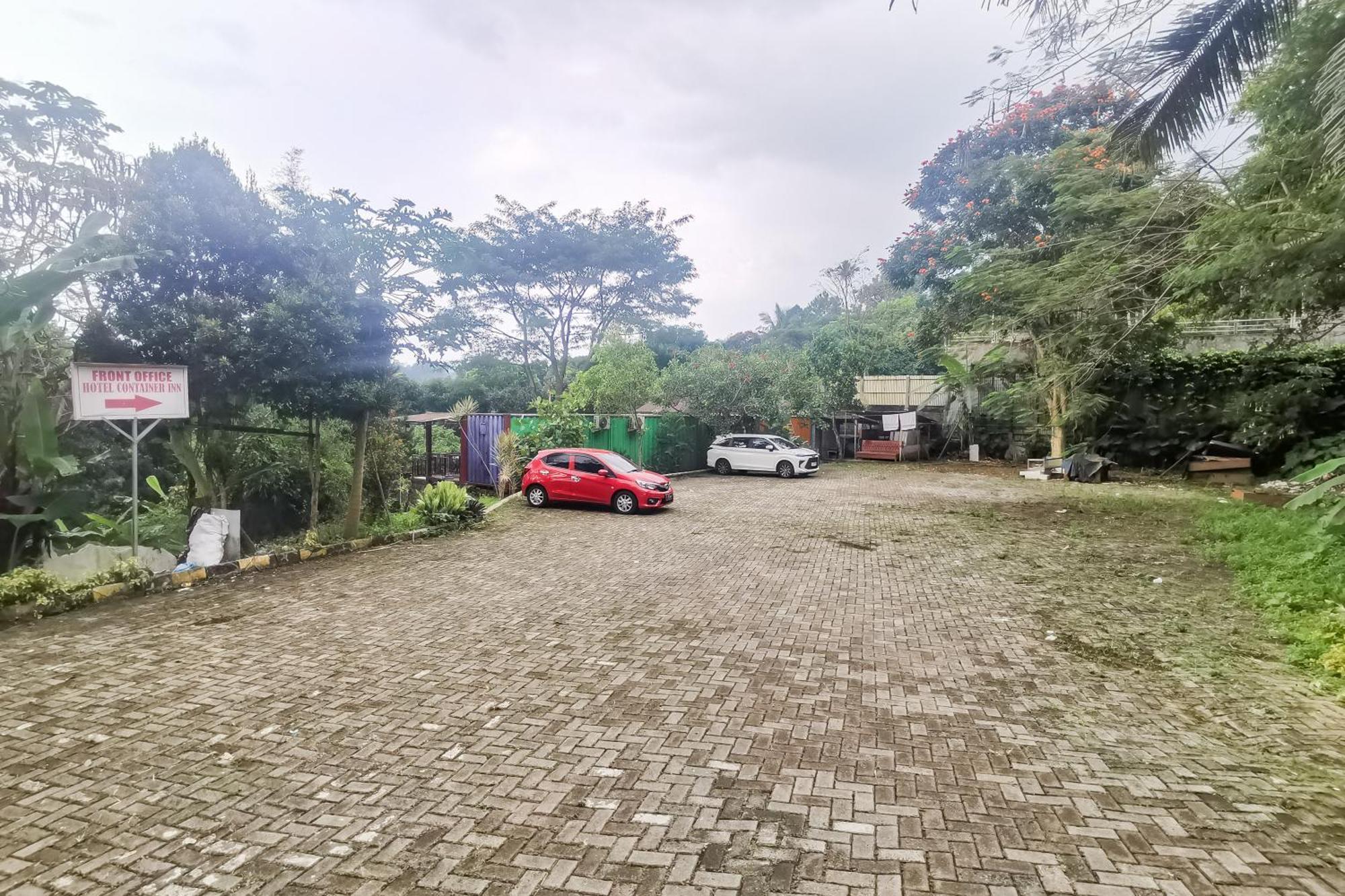 Hotel Container Inn Mitra Reddoorz Gadok Экстерьер фото
