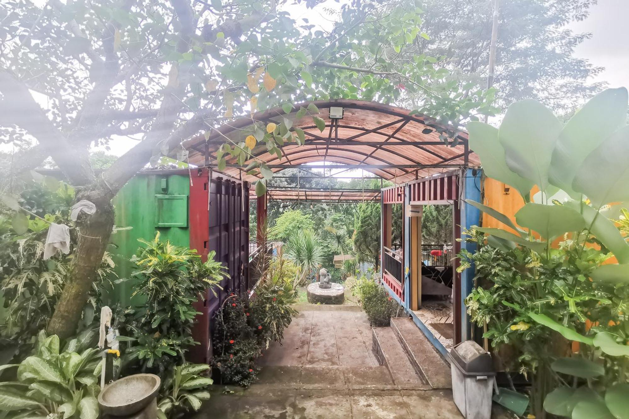 Hotel Container Inn Mitra Reddoorz Gadok Экстерьер фото